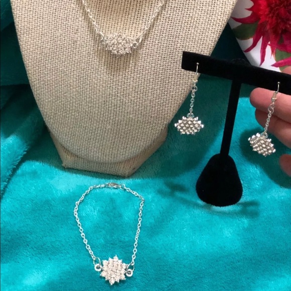 Jewelry - Handmade 3 pcs Silvertone set